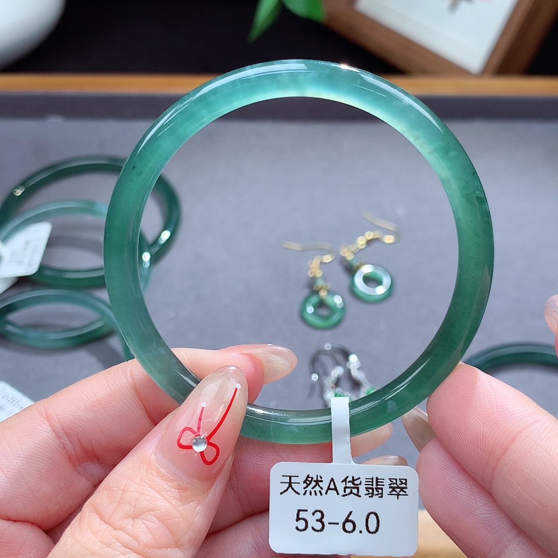 翡翠手镯（圆镯）未镶嵌