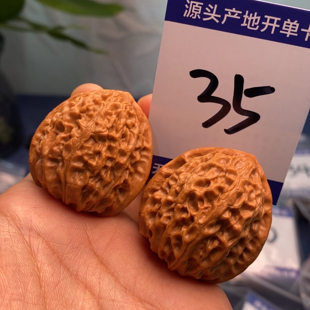文玩核桃把件36金牛