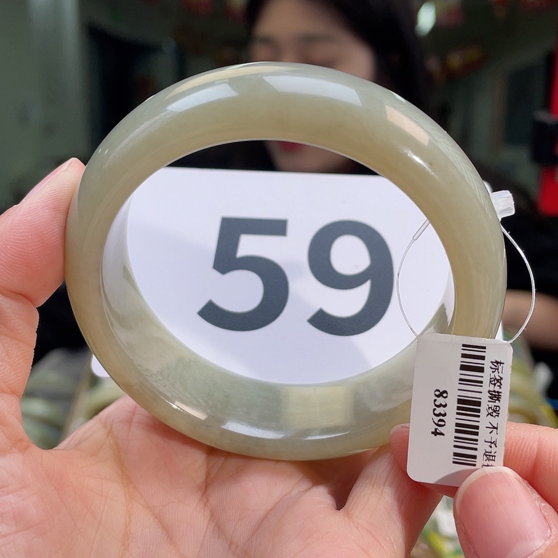 和田玉手镯未镶嵌色纹