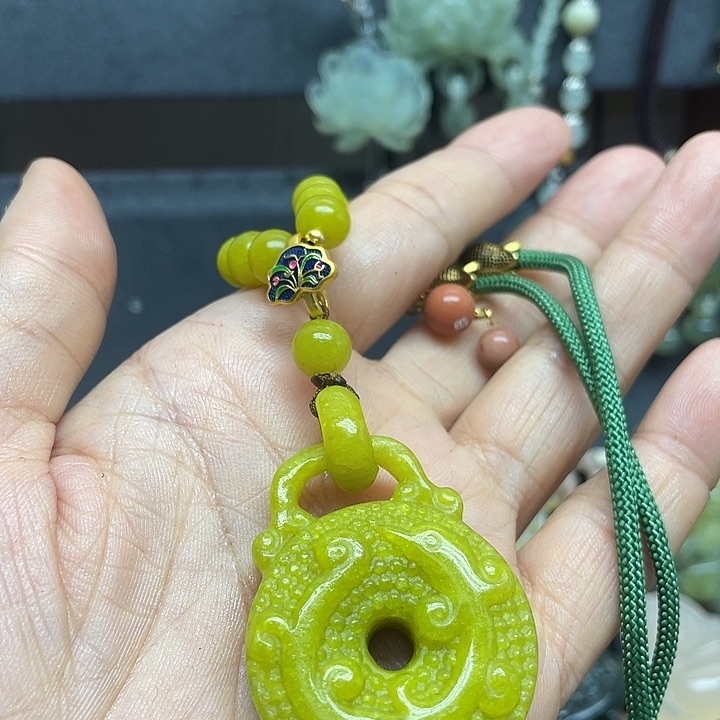 未镶嵌岫玉吊坠倩*