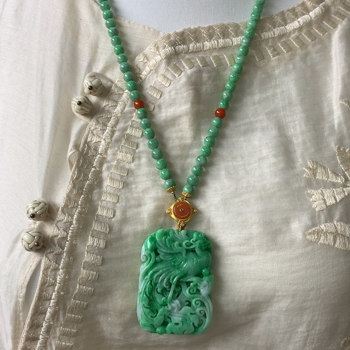 翡翠吊坠(赠链)未镶嵌