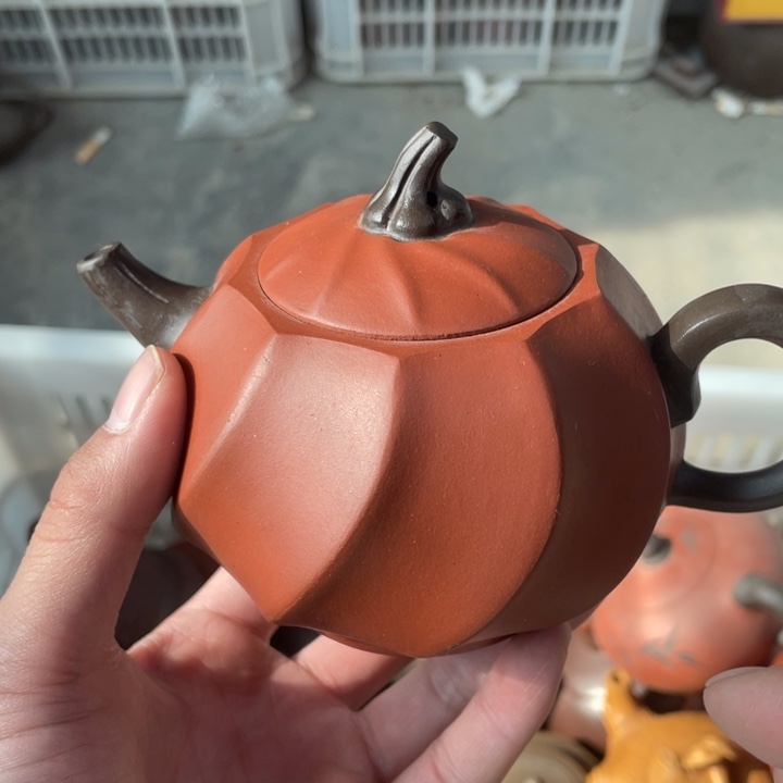 紫砂茶壶老厂紫砂壶一件。