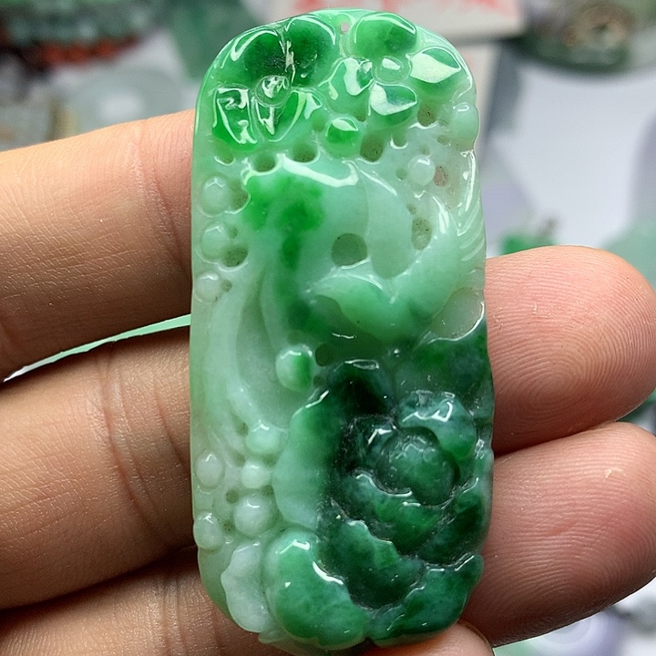 翡翠未镶嵌吊坠(赠链)