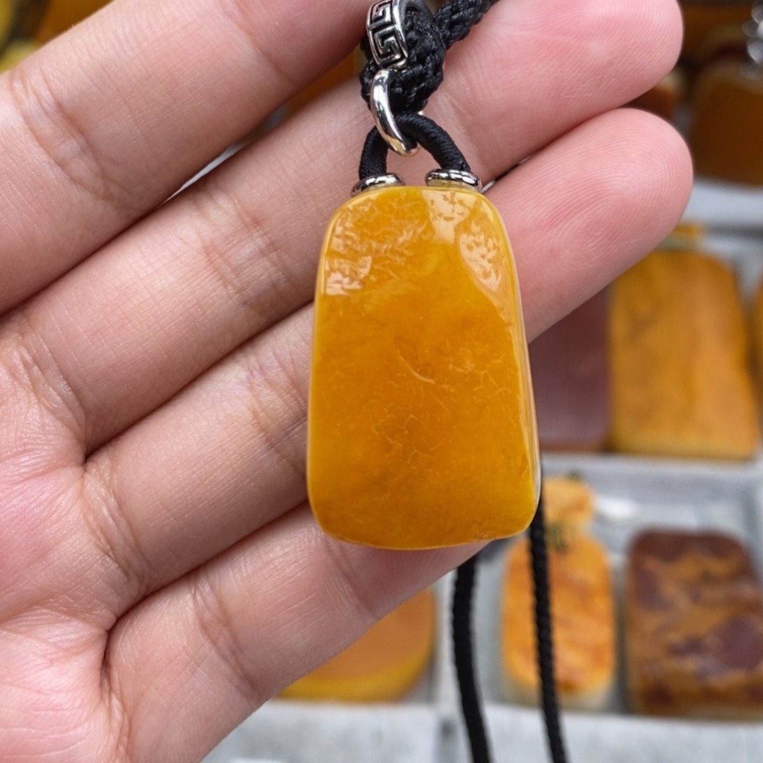琥珀吊坠(赠链)未镶嵌