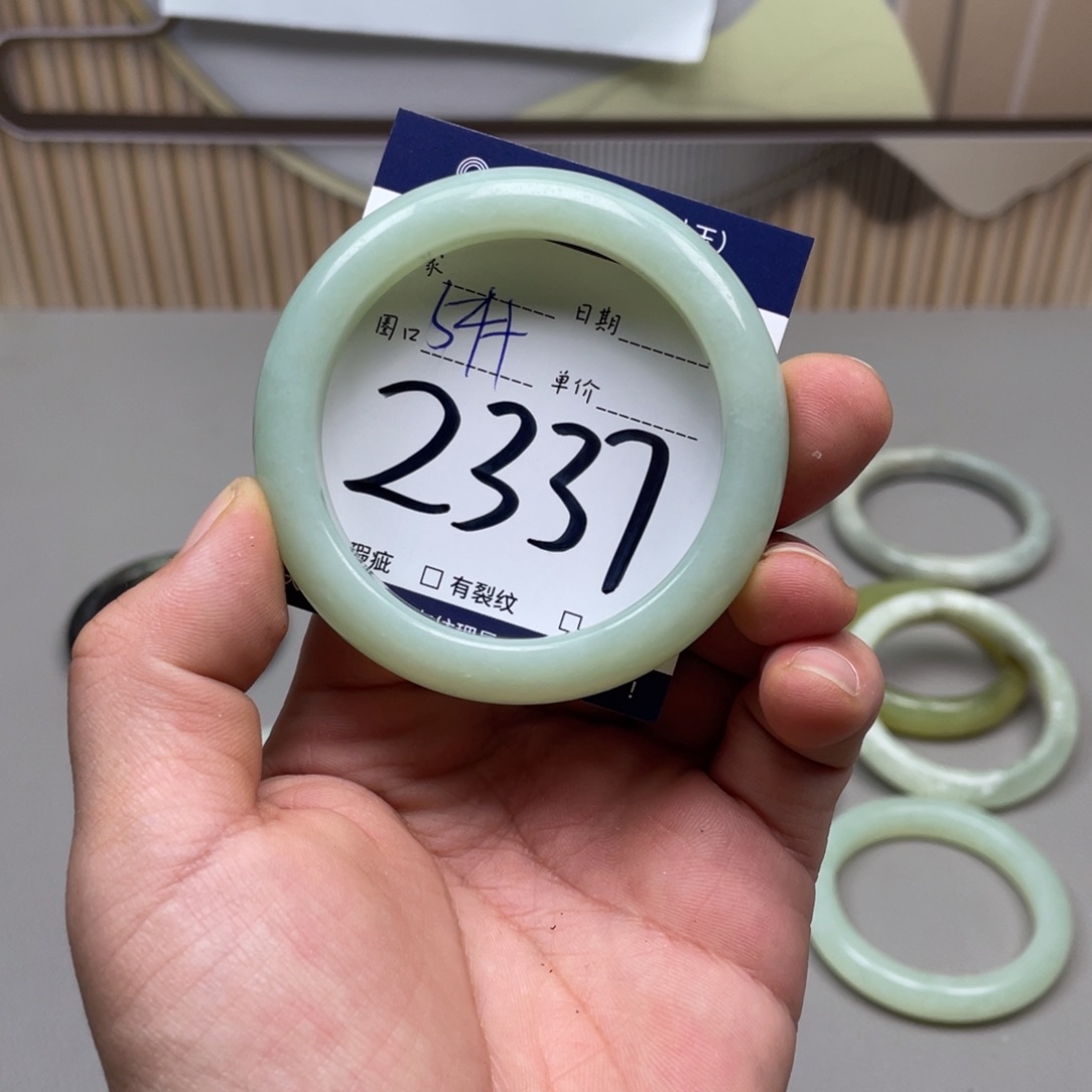 岫玉手镯手镯未镶嵌