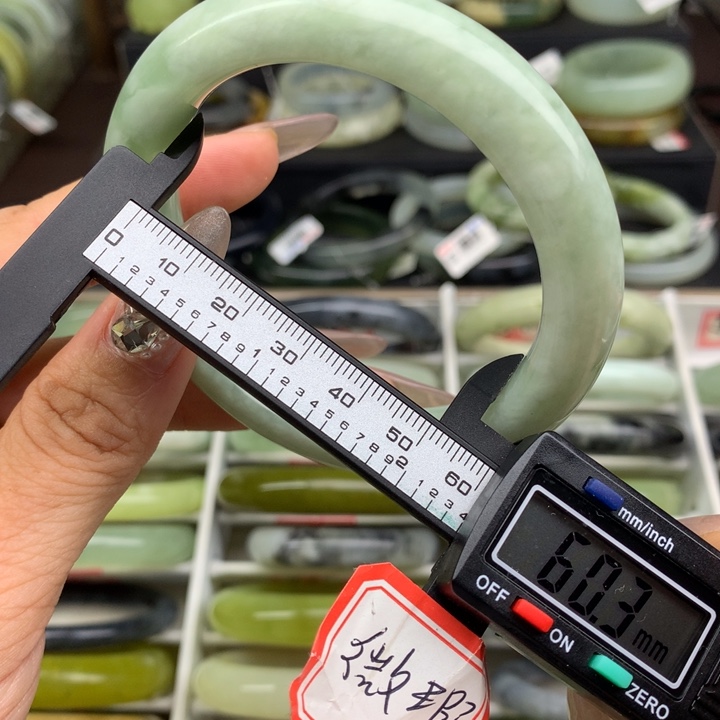 蛇纹石玉未镶嵌手镯520