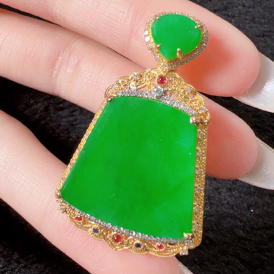 翡翠18K金镶嵌颈饰签收后24小时鉴赏期，过时不退