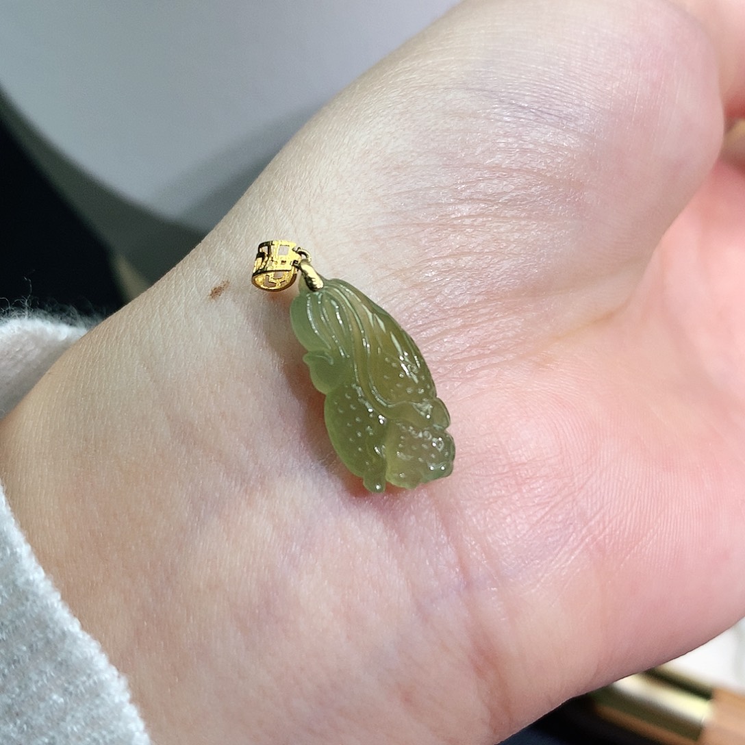 翡翠18K金镶嵌颈饰白菜