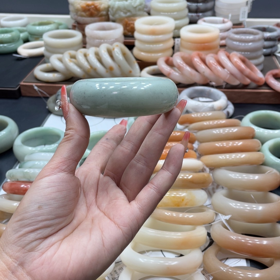 石英质玉手镯未镶嵌芸**