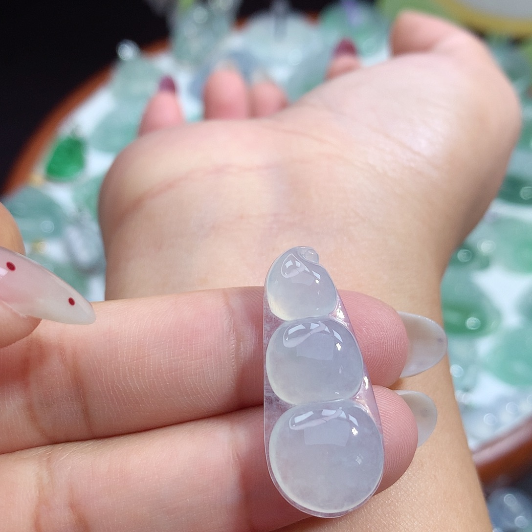 翡翠未镶嵌颈饰豆子