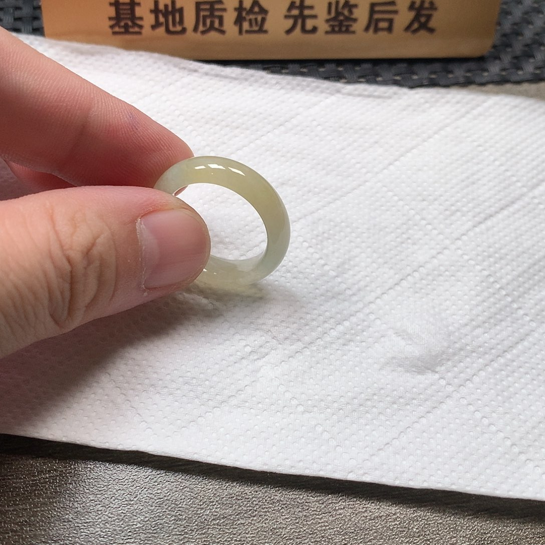 颈饰未镶嵌翡翠粒*18.4内径
