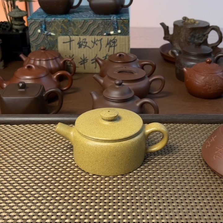 紫砂茶壶汉瓦黄金段半手壶