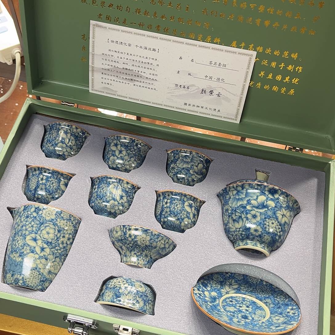 孤品茶具套装等。         