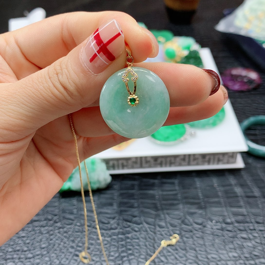 【闪购商品】翡翠吊坠(赠链)合金