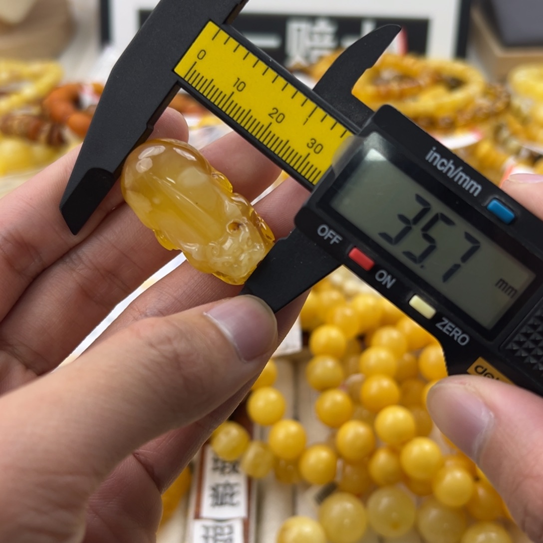 琥珀珠宝奇石未镶嵌