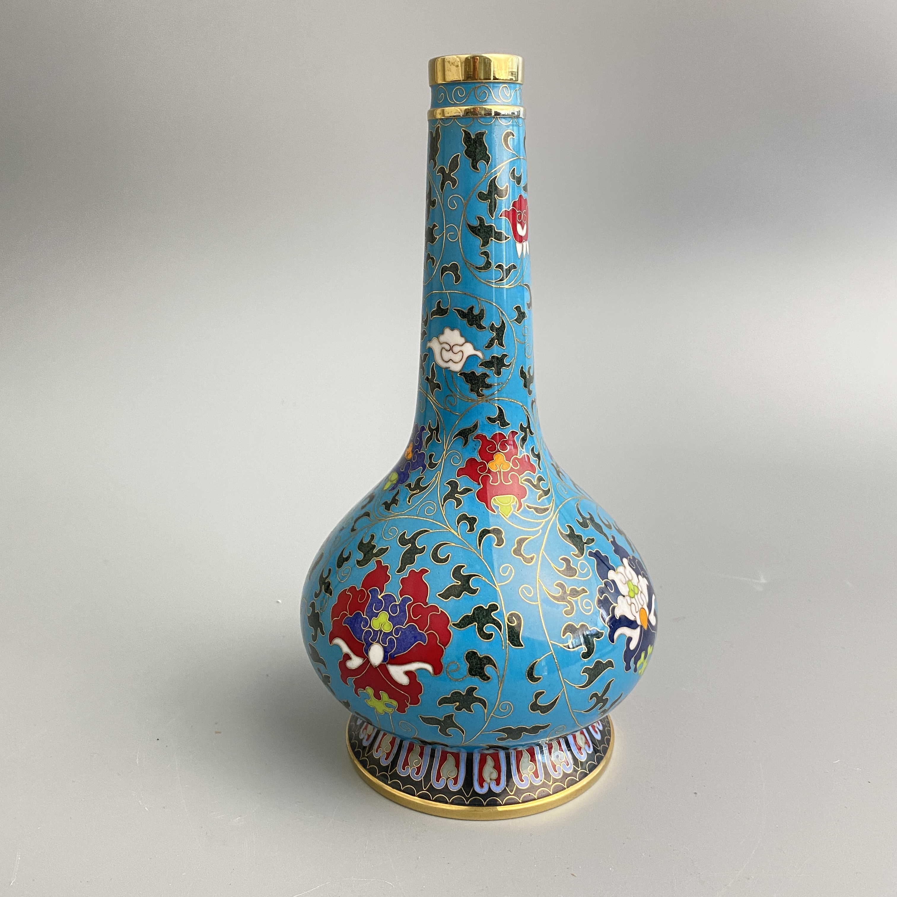 20世纪铜胎掐丝珐琅锥把瓶【古董拍卖】