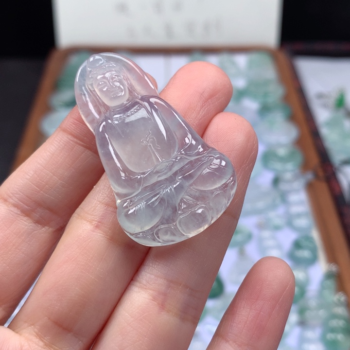 颈饰未镶嵌翡翠冰种素衣观音