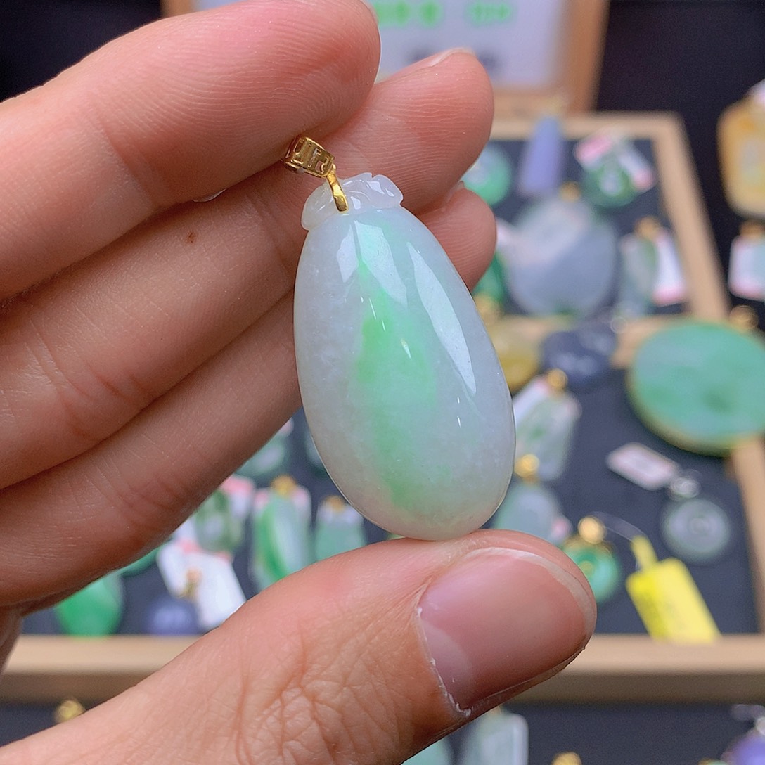 翡翠颈饰18K金镶嵌翡翠