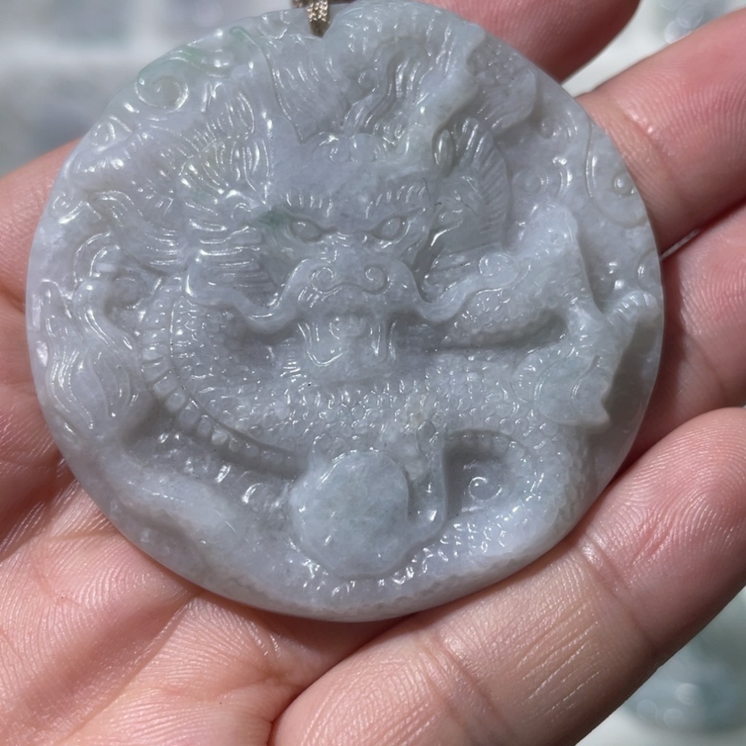 翡翠未镶嵌颈饰龙牌