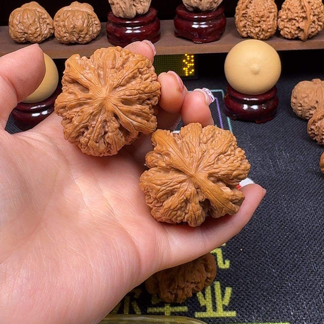 文玩核桃吊坠46粗筋