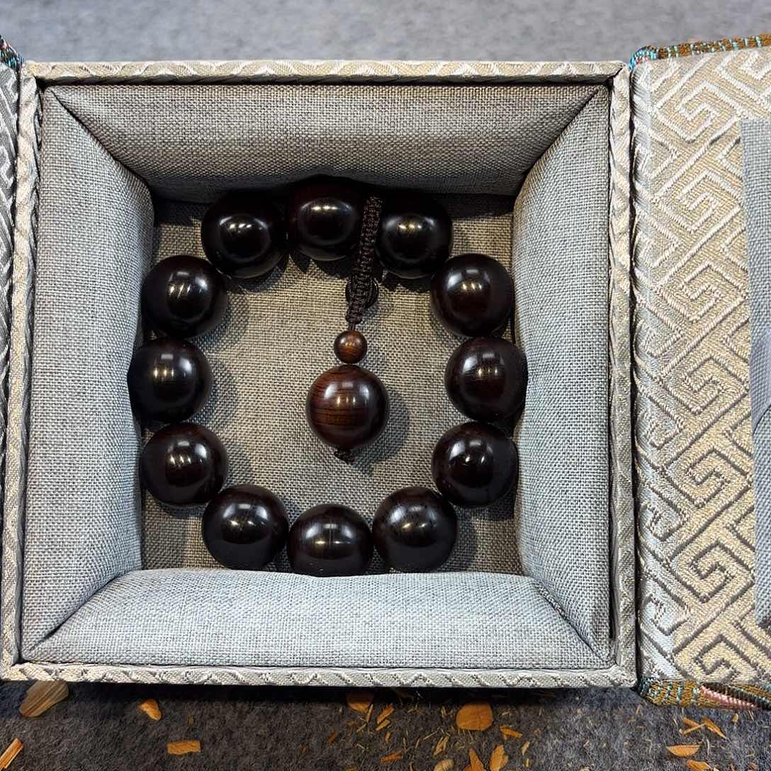 崖柏太行崖柏绿色结油手串五灵脂2.0