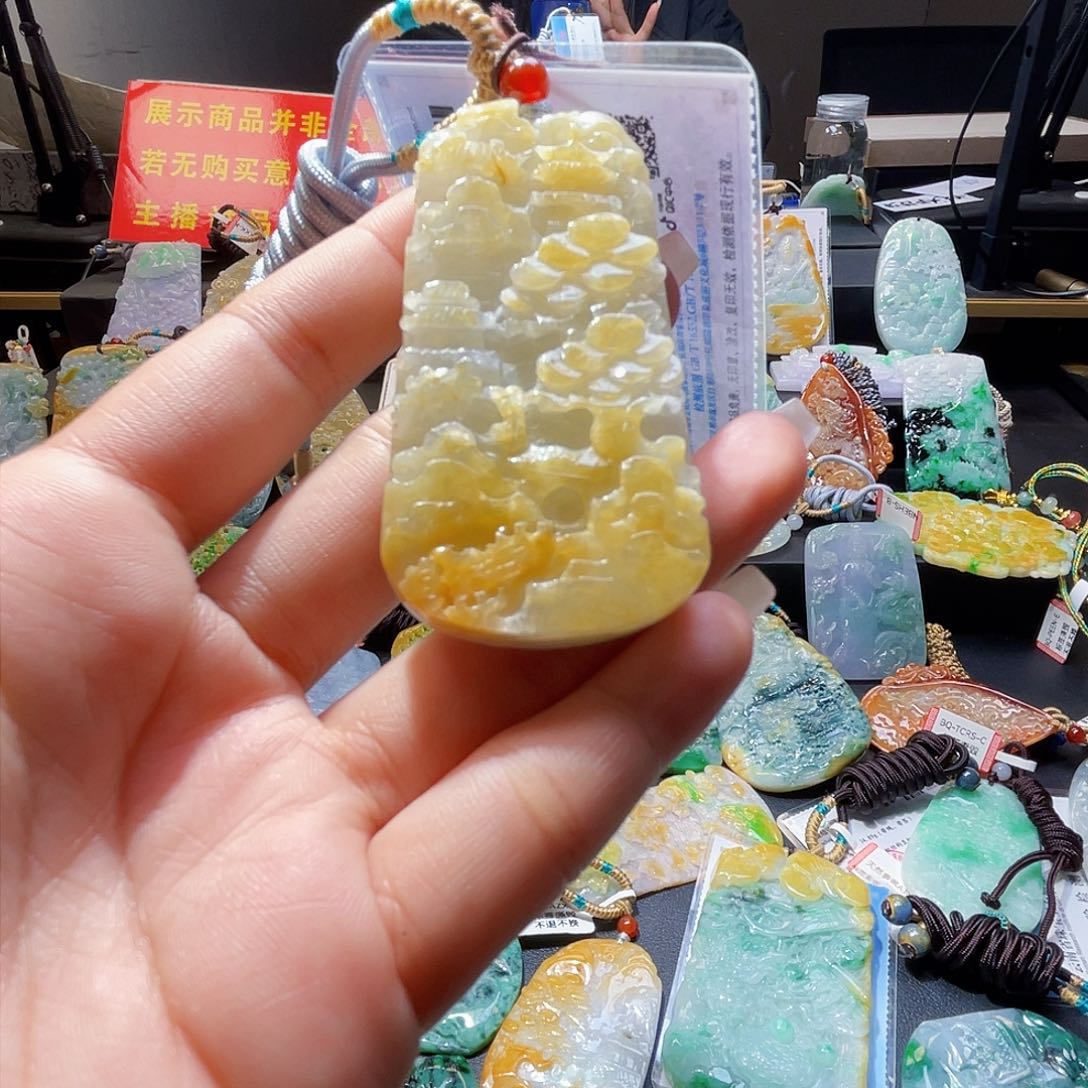 颈饰未镶嵌翡翠一