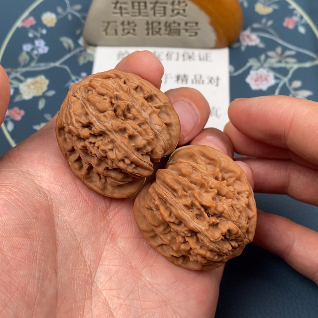 文玩核桃吊坠42精配四座楼，红皮原桩毕业对，E8W5