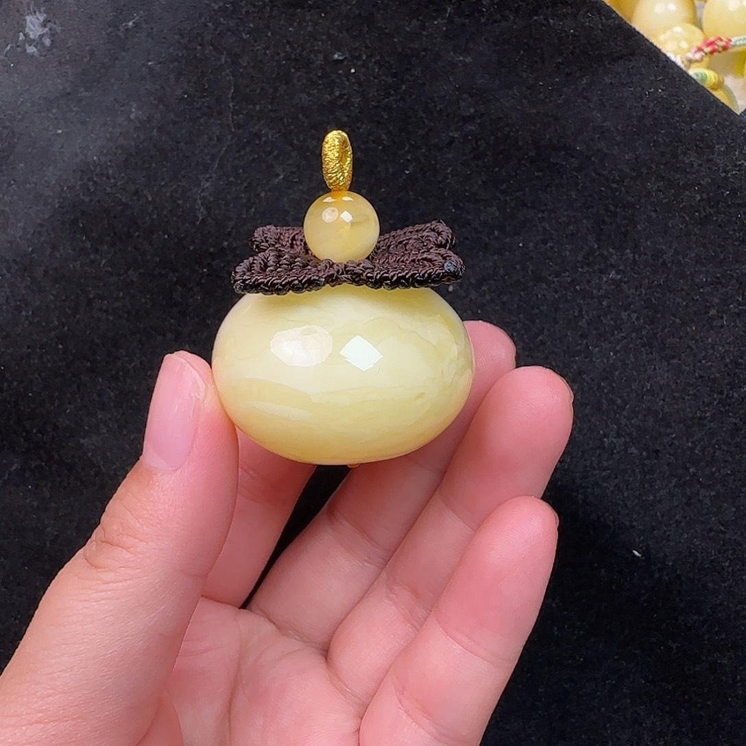 蜜蜡未镶嵌珠宝奇石