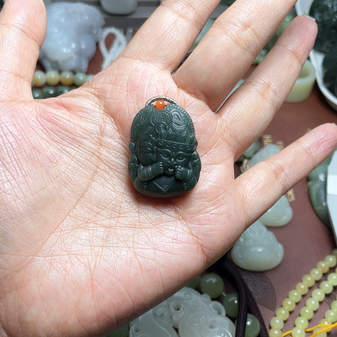 和田玉未镶嵌把件悟**图