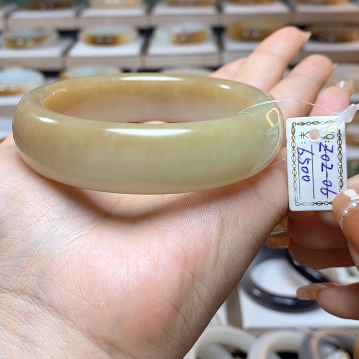 和田玉手镯61圈口未镶嵌