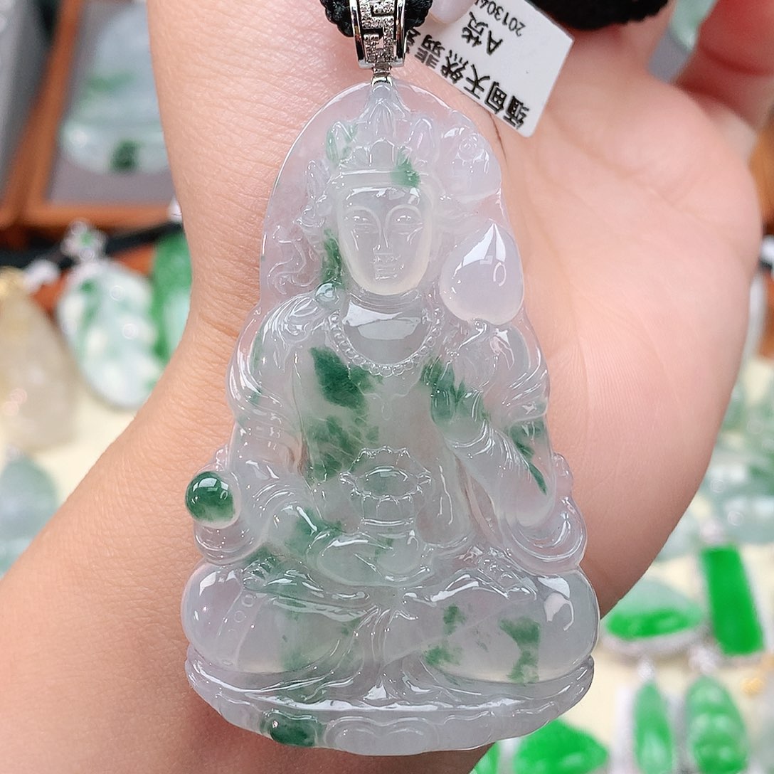 颈饰18K金镶嵌翡翠观音