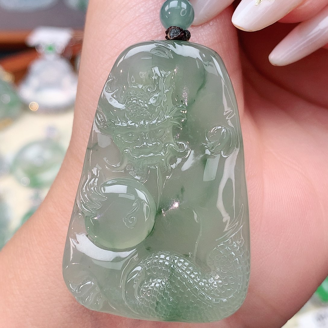 颈饰未镶嵌翡翠龙牌