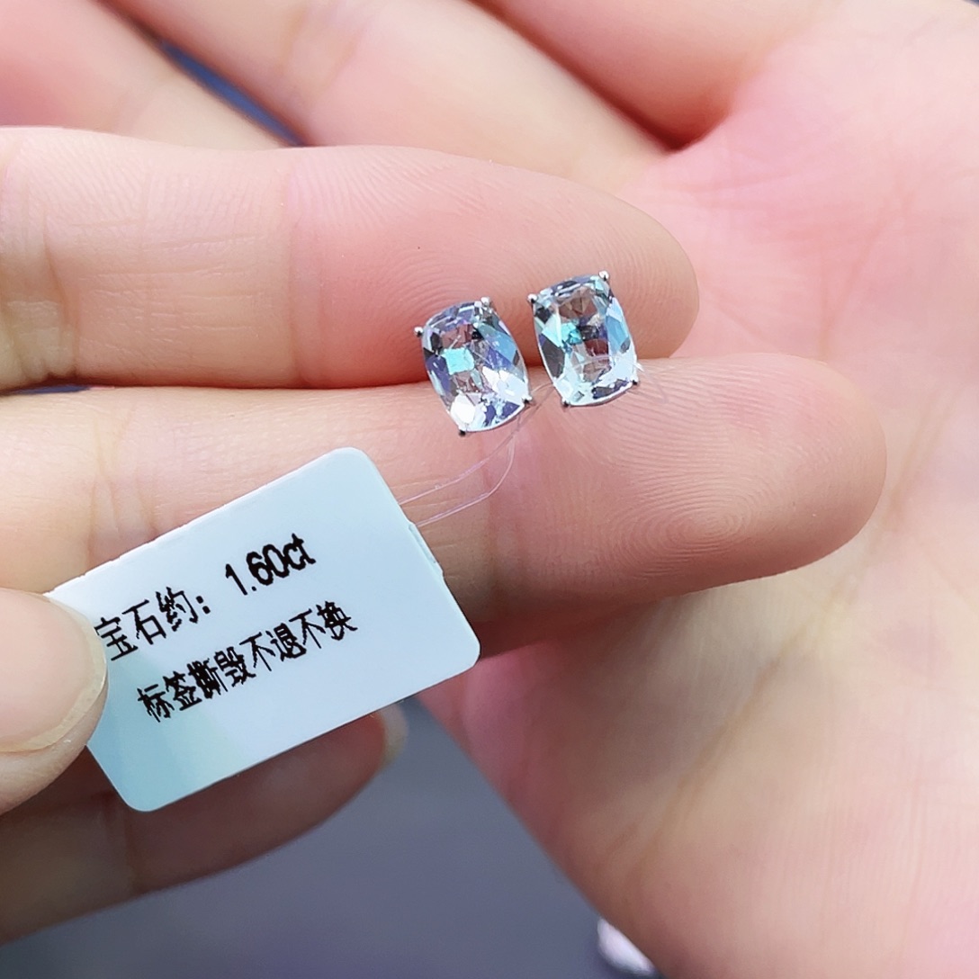 18K金镶嵌耳坠海蓝宝石1.60克拉海蓝宝耳钉