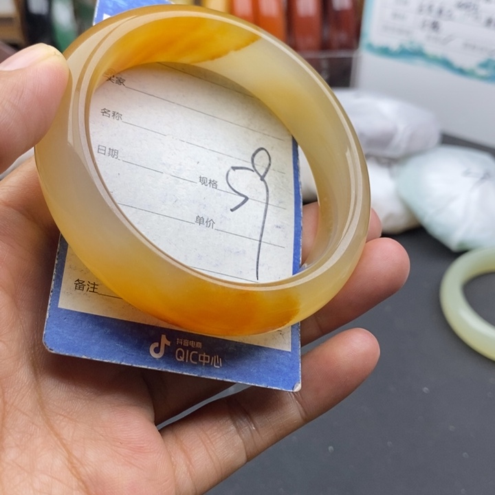 未镶嵌手镯石英质玉