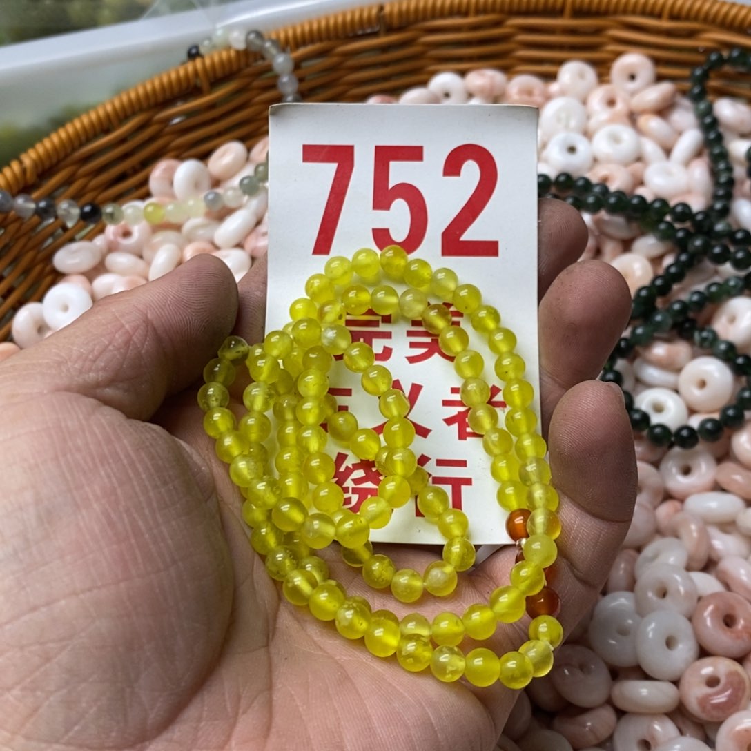 蛇纹石玉挂坠未镶嵌