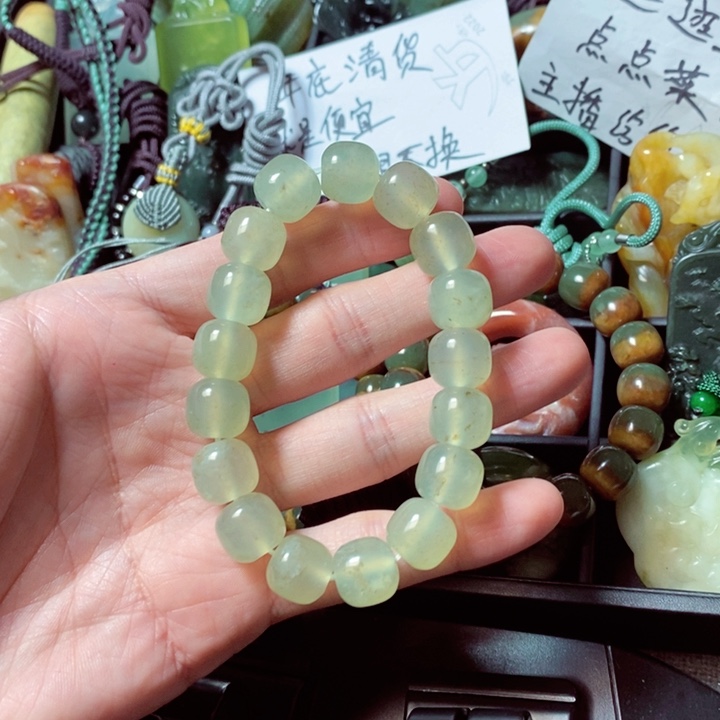 蛇纹石玉颈饰未镶嵌