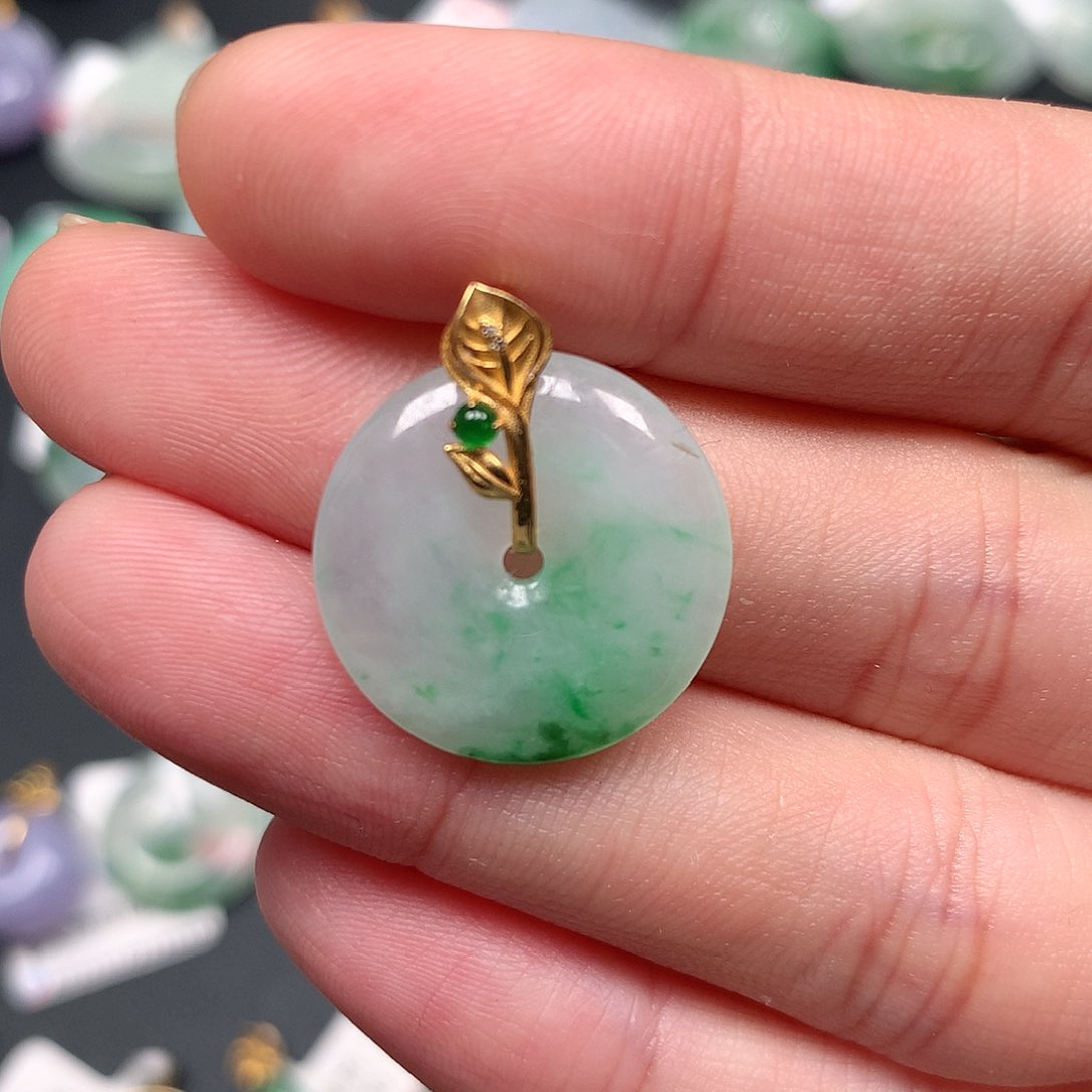 颈饰18K金镶嵌翡翠翡翠吊坠