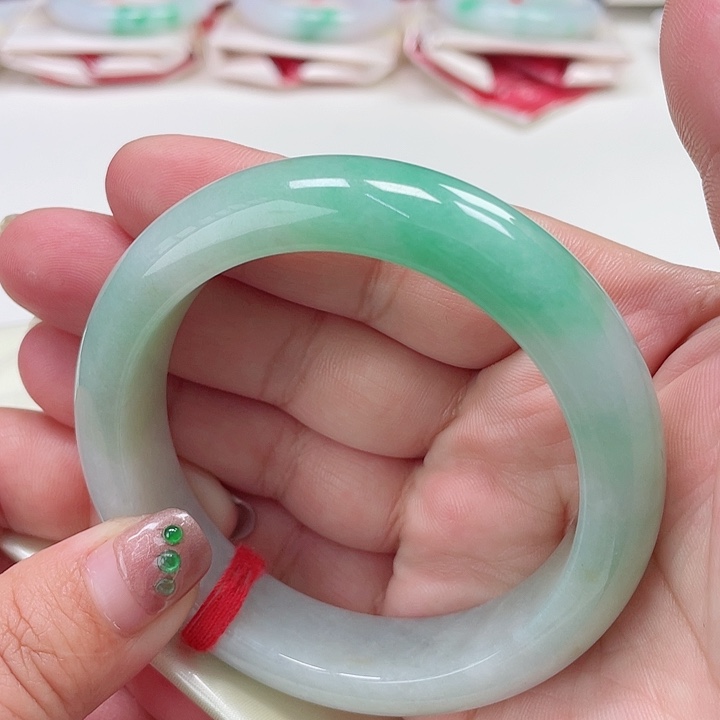 翡翠手镯（圆镯）未镶嵌缅甸翡翠手镯58圈