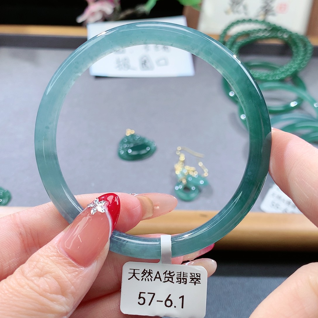 翡翠手镯（圆镯）未镶嵌