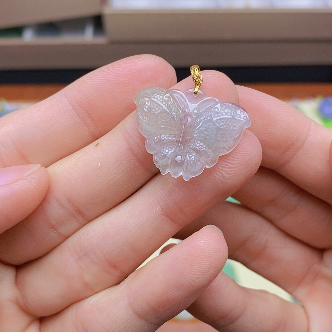 翡翠颈饰18K金镶嵌翡翠