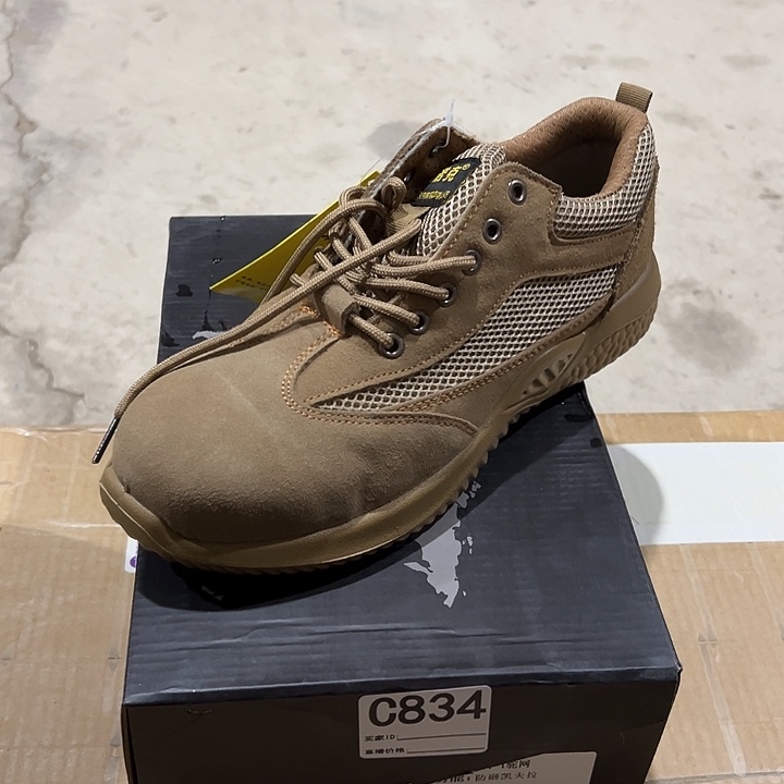 编码834号。 43码防砸防刺劳保鞋。