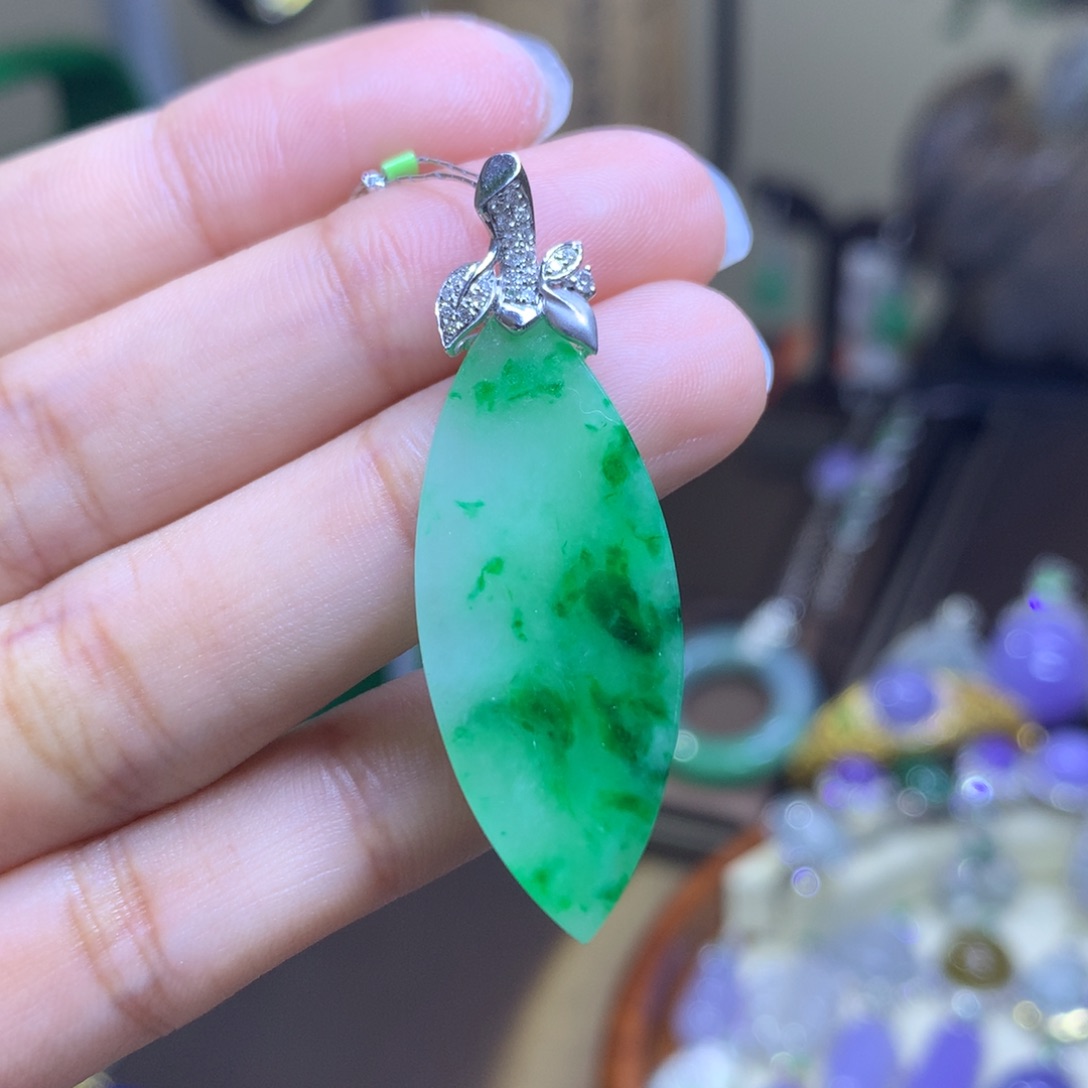 翡翠颈饰18K金镶嵌翡翠