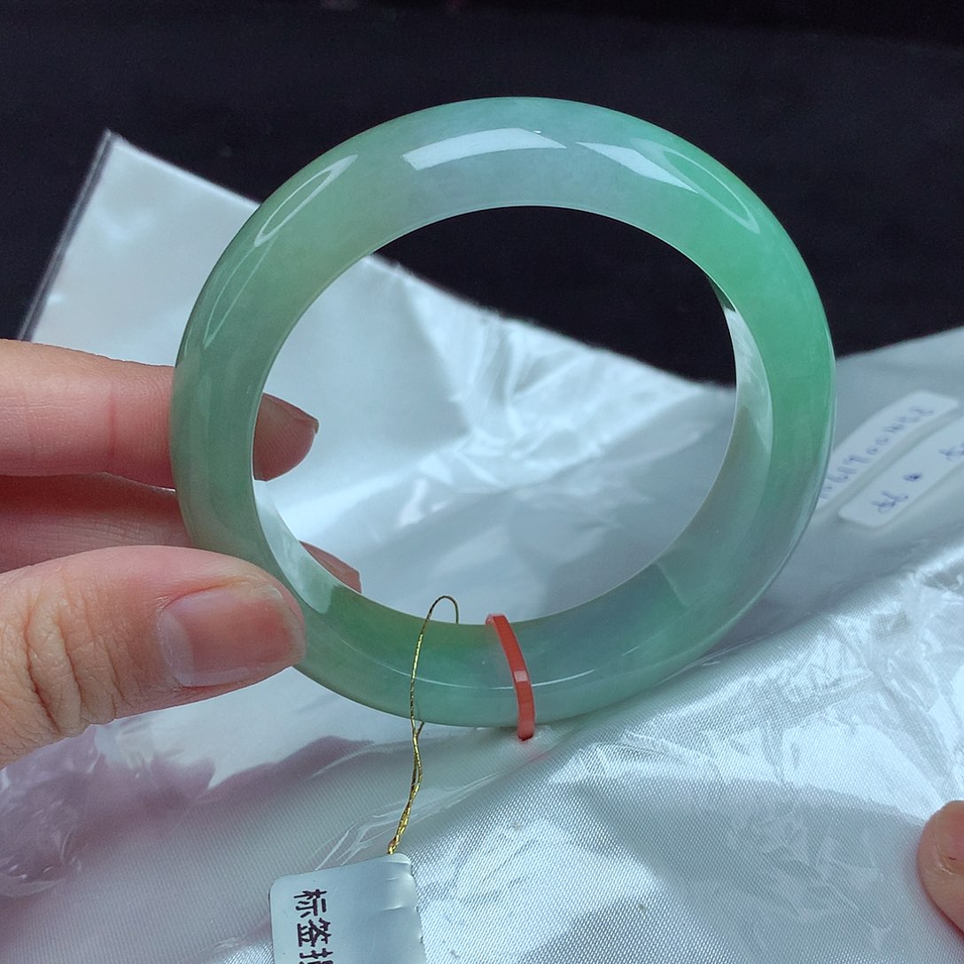翡翠手镯未镶嵌56圈458