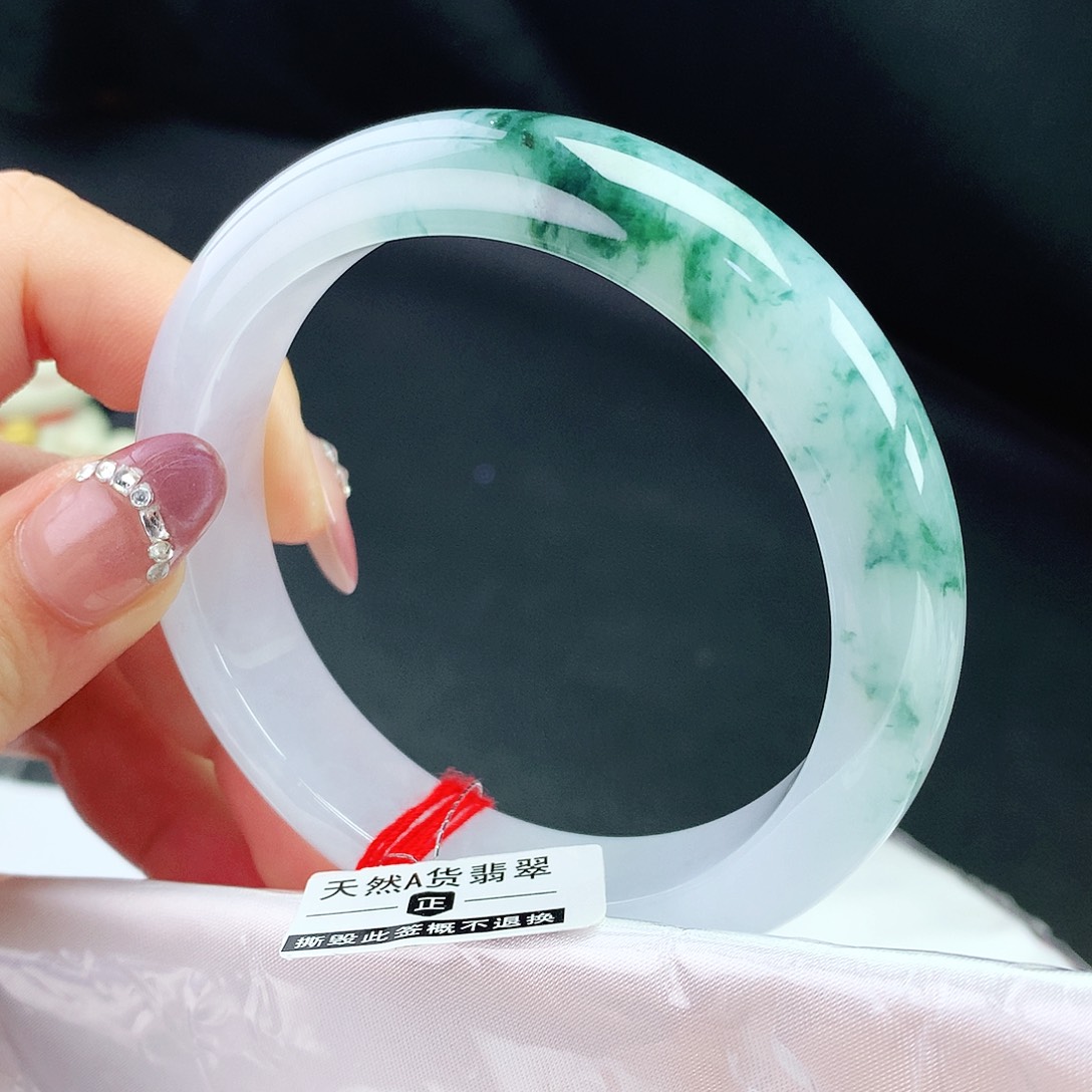 翡翠手镯未镶嵌58圈