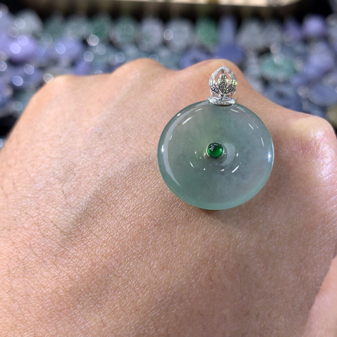 翡翠吊坠(不含链)18K金镶嵌