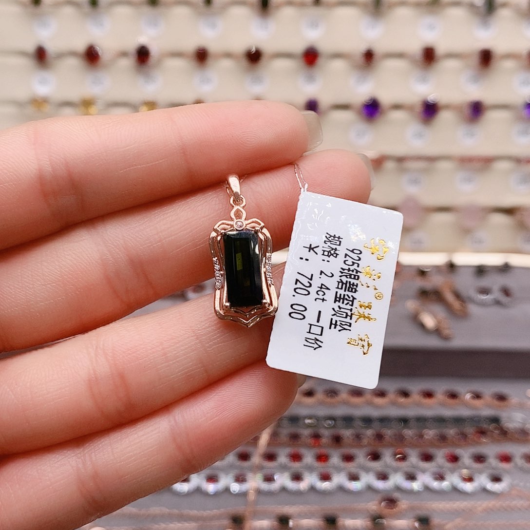 碧玺颈饰银S925镶嵌吊坠