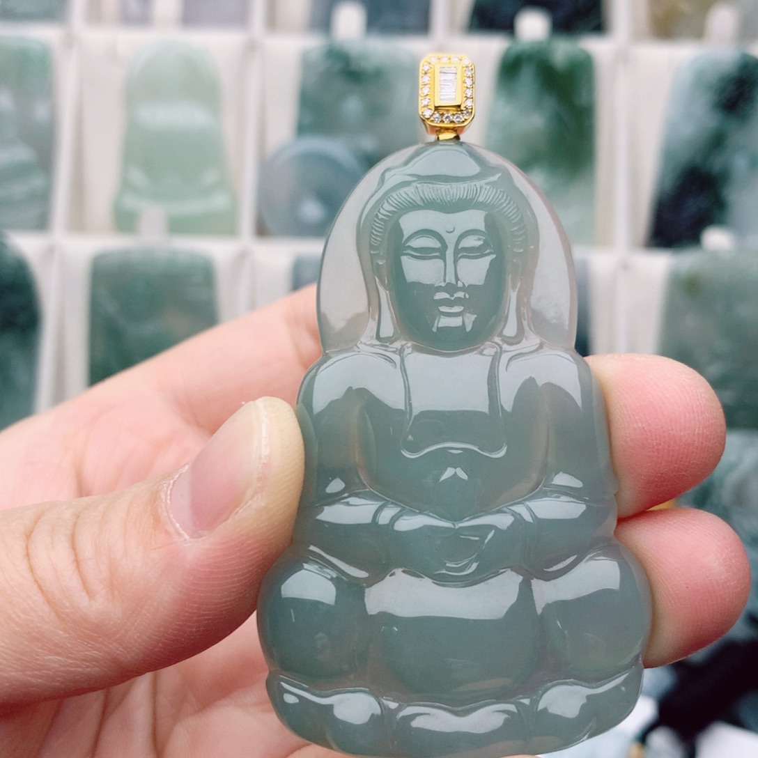 翡翠未镶嵌颈饰自*观音