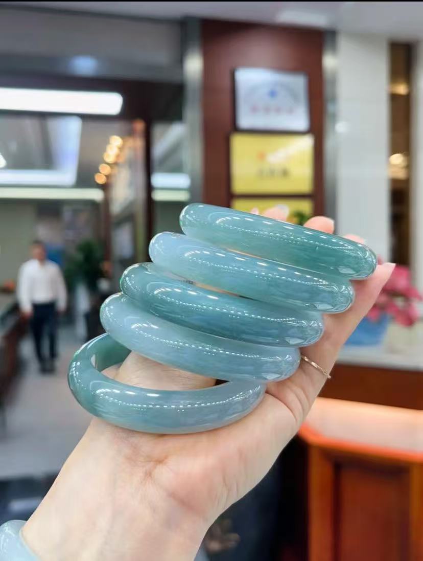 小茹3时尚大气高冰冰种女款百搭阳绿冰透少女手镯