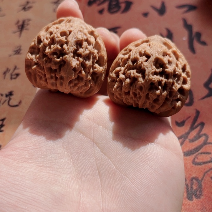 文玩核桃吊坠40三角南疆石克重42.5