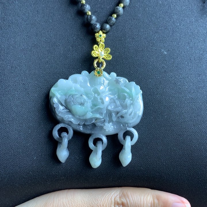 翡翠颈饰未镶嵌翡翠